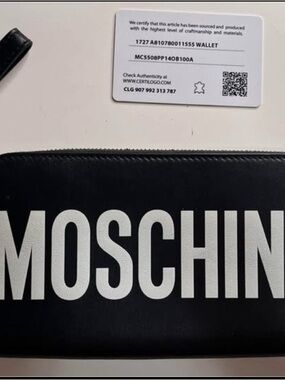 Authentic MOSCHINO Couture GHW Zip Long Wristlet Wallet Calfskin Leather Black